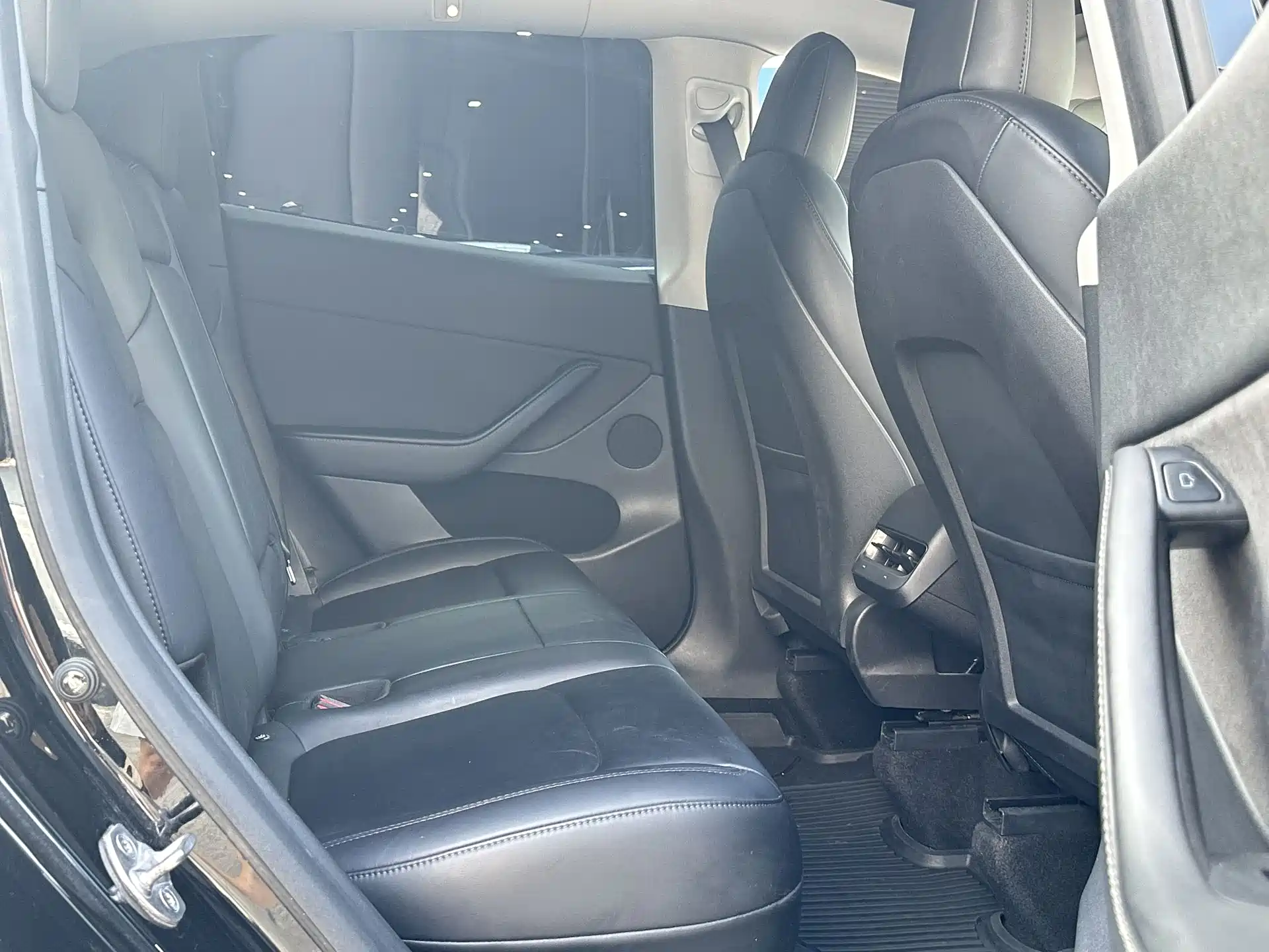 Photo 11 - Tesla Model Y