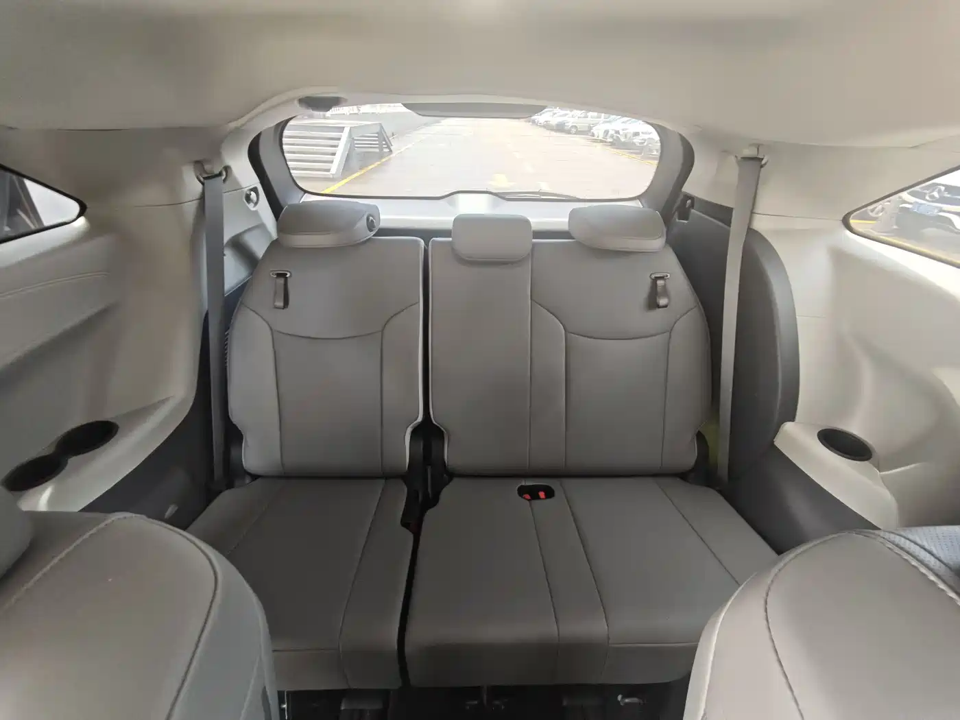 Toyota Sienna 2024 2.5L Hybrid Luxury Edition фото 17