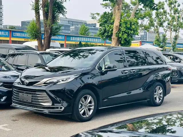 Toyota Sienna 2024 2.5L Hybrid 4WD Premium Edition