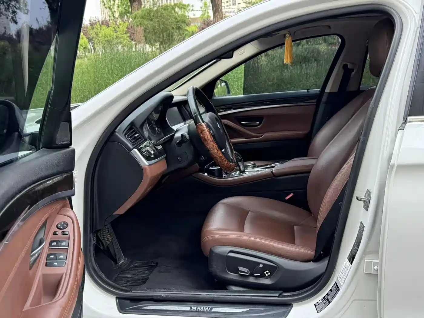 BMW 5 Series 2014 528Li xDrive Premium фото 8