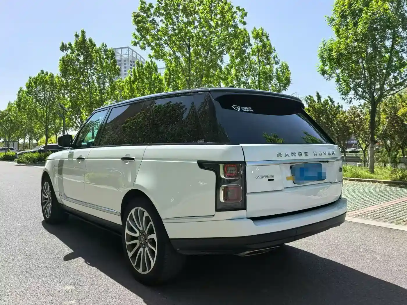 Land Rover Range Rover 2021 3.0 L6 Heritage Extended Classic Edition фото 9