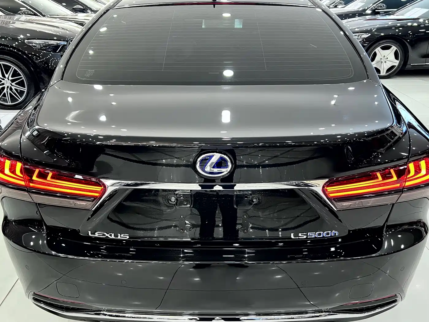 Lexus LS 2021 500h Executive Edition фото 5
