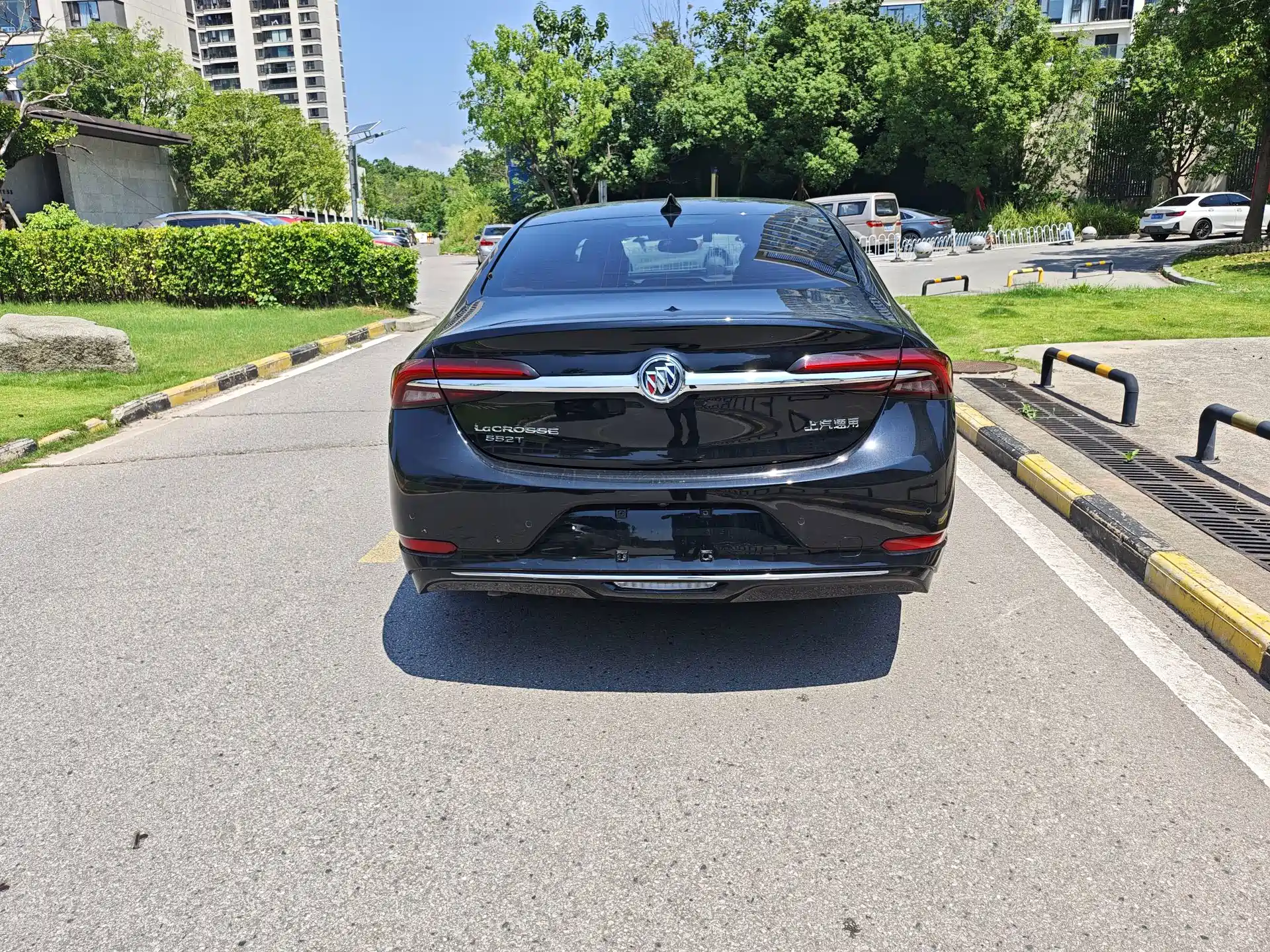 Photo 6 - Buick LaCrosse