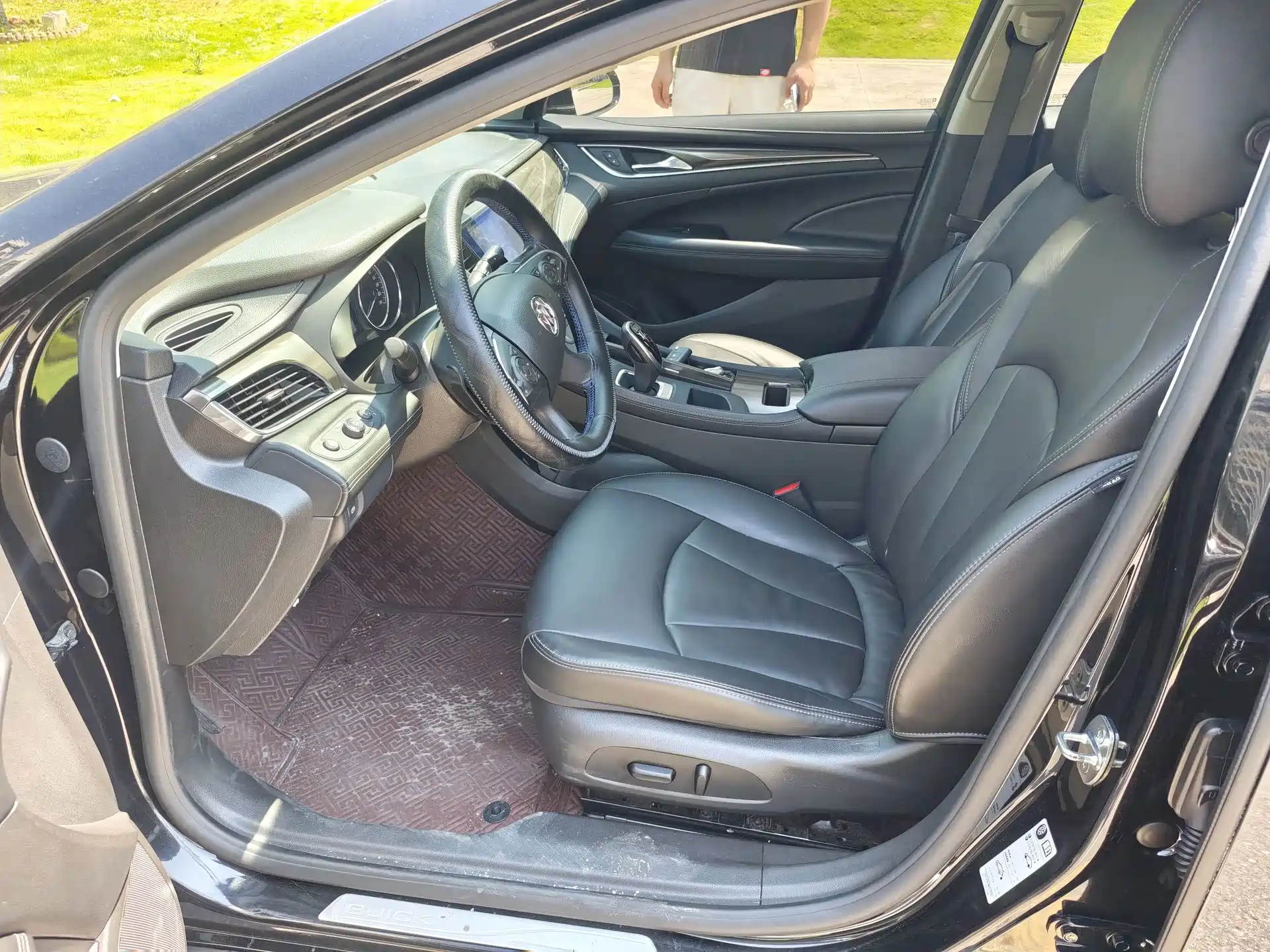 Photo 11 - Buick LaCrosse