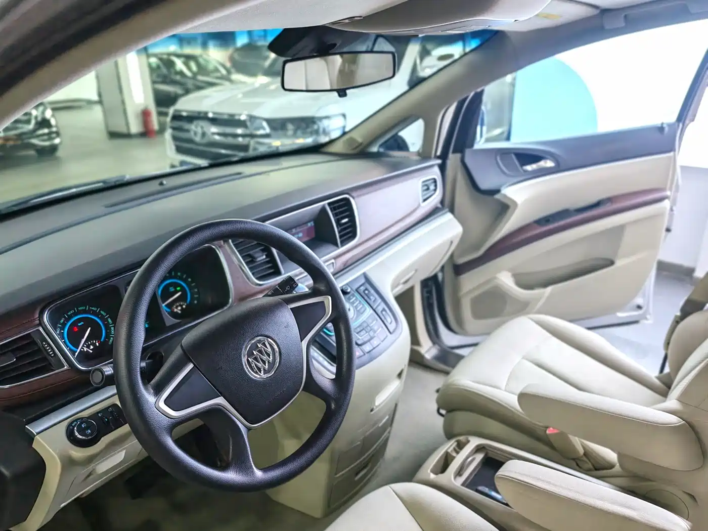 Buick GL8 2014 2.4L CT Luxury Business Comfort фото 20