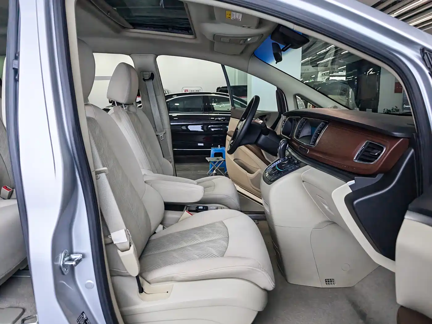 Buick GL8 2014 2.4L CT Luxury Business Comfort фото 14