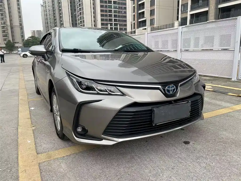 Toyota Corolla 2021 Hybrid 1.8L E-CVT Pioneer Edition фото 2