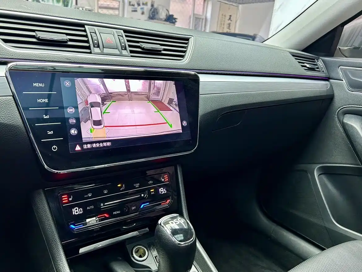 Škoda Superb 2023 TSI280 DSG Premium Edition фото 15