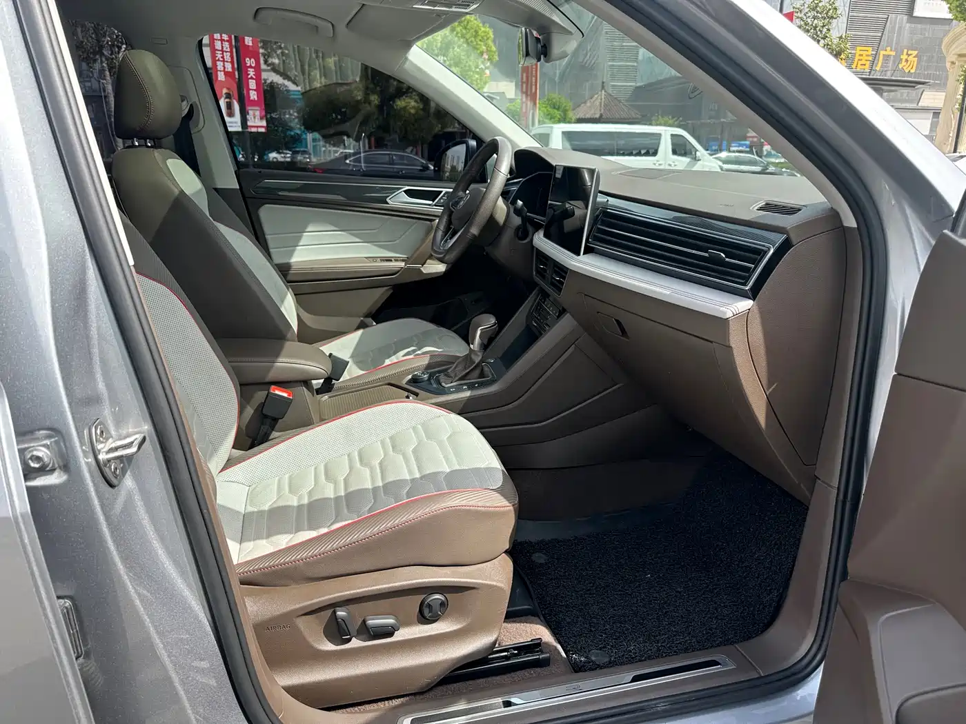 Volkswagen Tiguan L 2022 380TSI Automatic 4WD R-Line Flagship 7-Seater фото 13