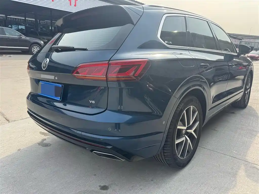 VOLKSWAGEN TOUAREG