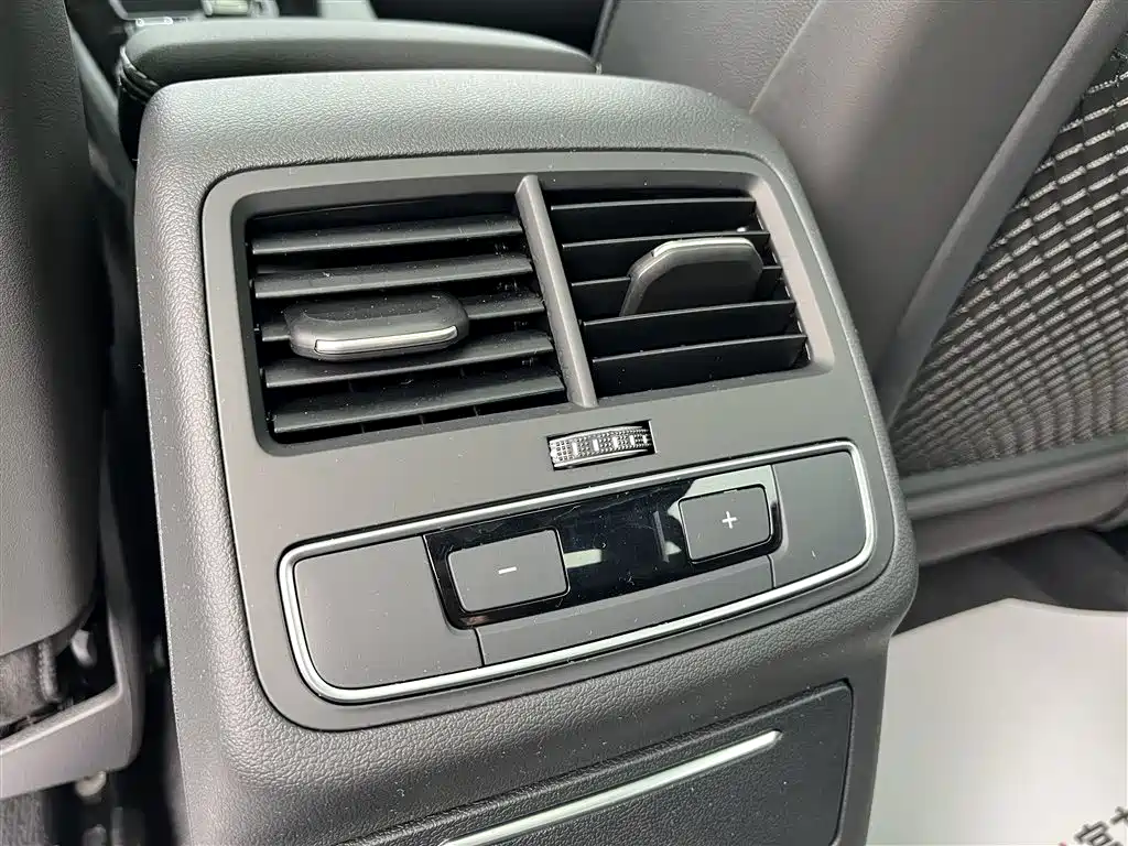 Audi A4L 2018 30th Anniversary 40 TFSI Fashion фото 9