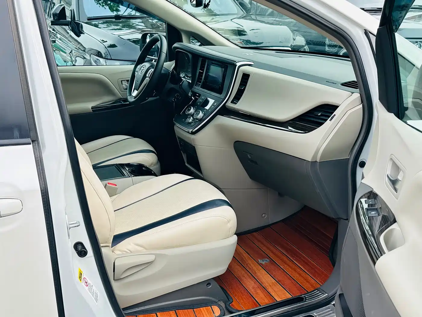 Toyota Sienna 2015 3.5L 2WD L фото 23