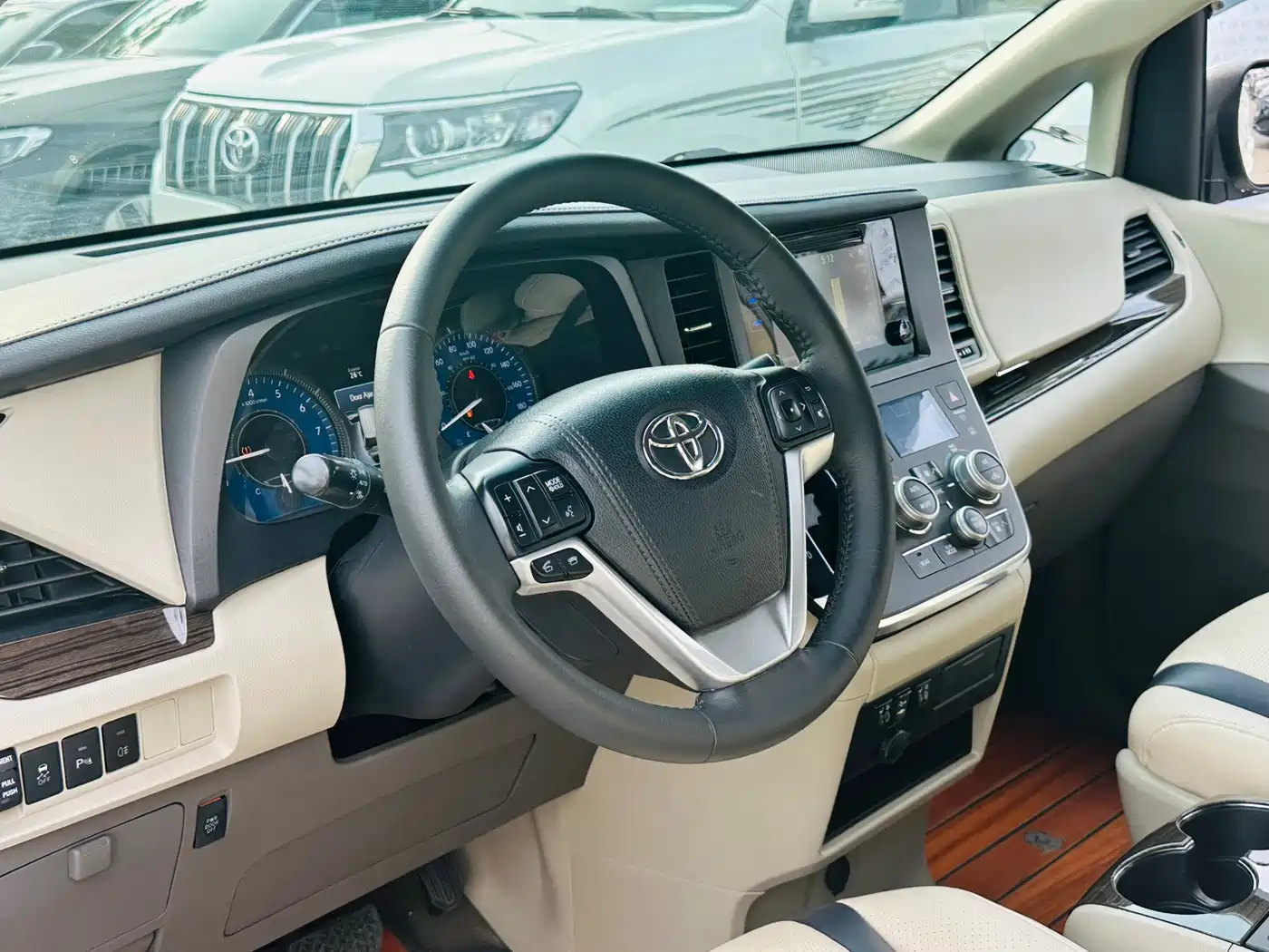 Toyota Sienna 2015 3.5L 2WD L фото 8