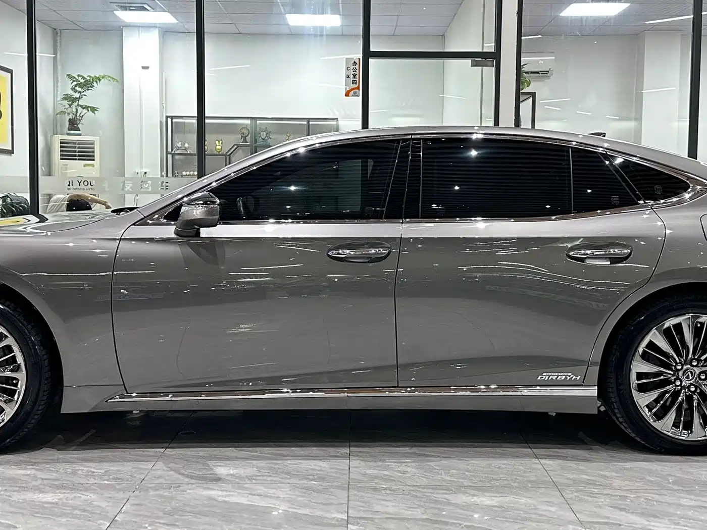 Lexus LS 2020 500h Luxury (China VI) фото 8