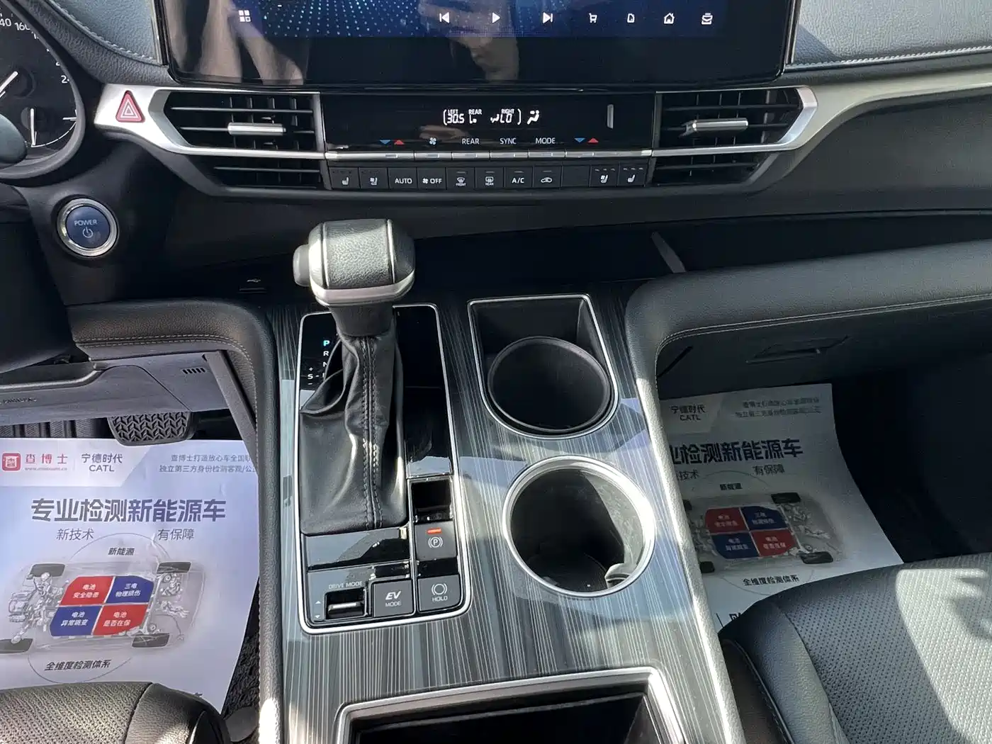 Toyota Sienna 2021 2.5L Hybrid Premium Edition фото 25