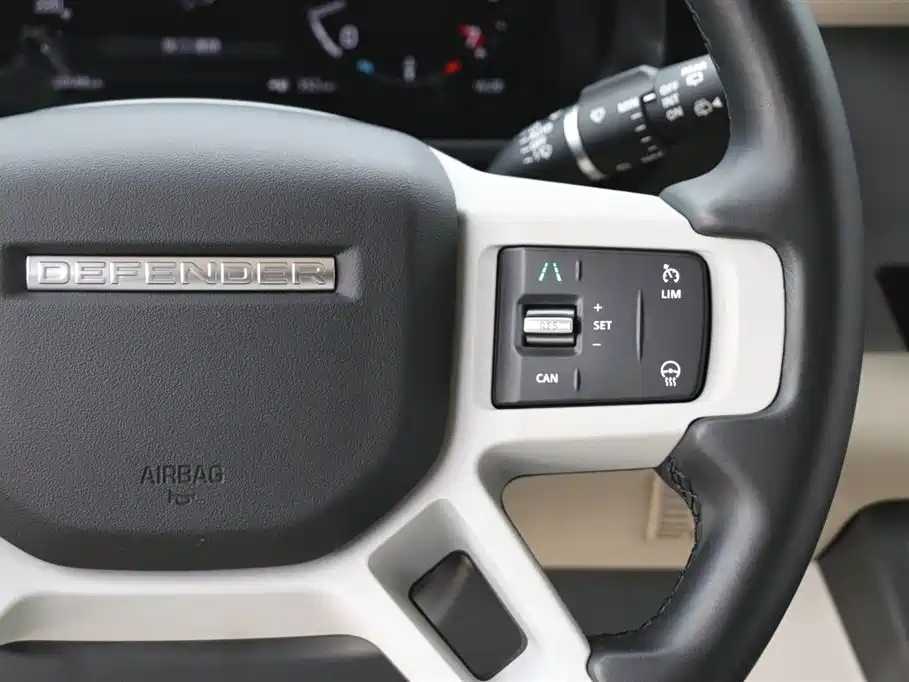 Land Rover Defender 2023 Model 90 3.0T P400 XS фото 19