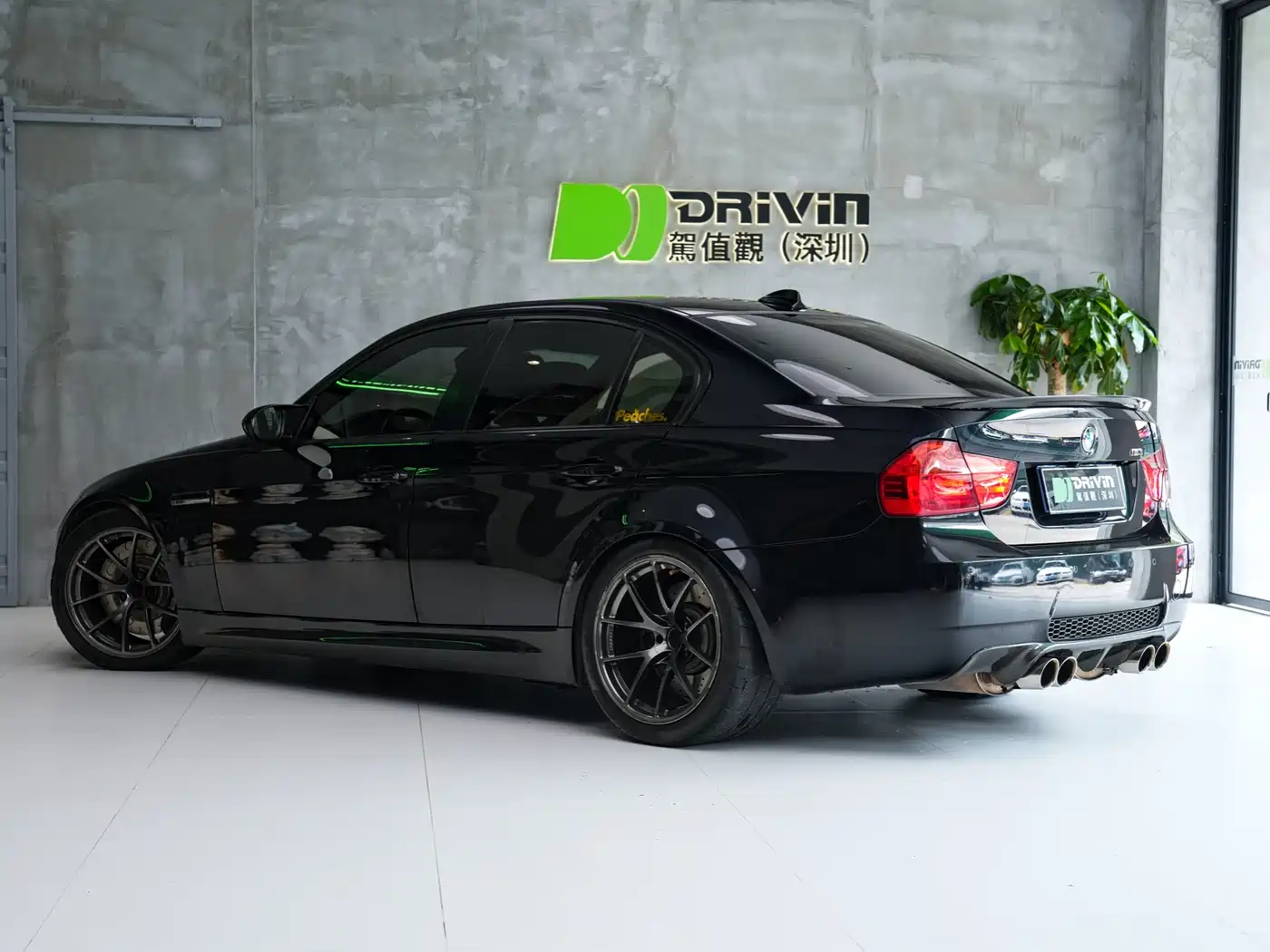 BMW M3 2009 BMW M3 Sedan фото 2
