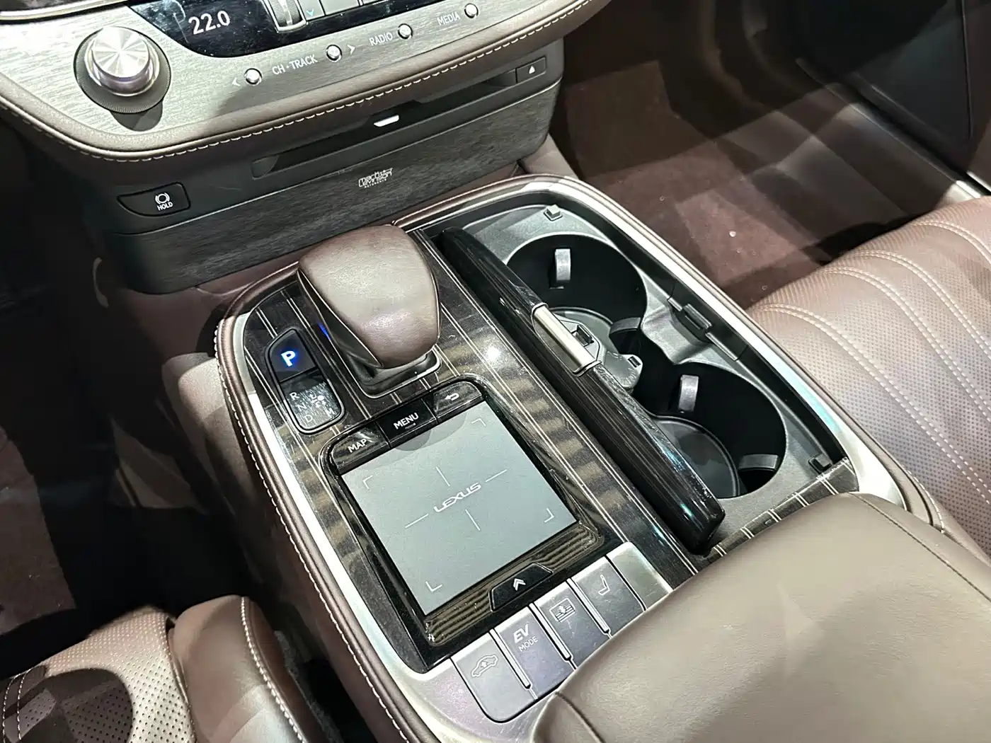 Lexus LS 2020 500h Luxury (China VI) фото 23