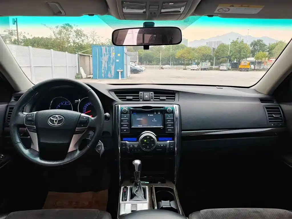 Toyota Reiz 2013 2.5V Premium Edition фото 6