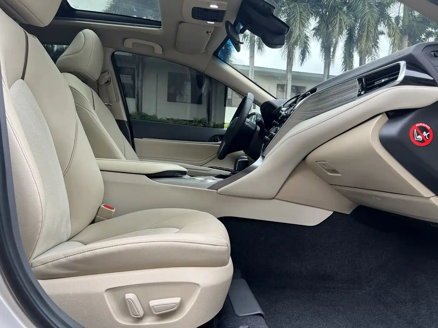 Toyota Camry 2018 Hybrid 2.5HG Luxury Edition фото 6
