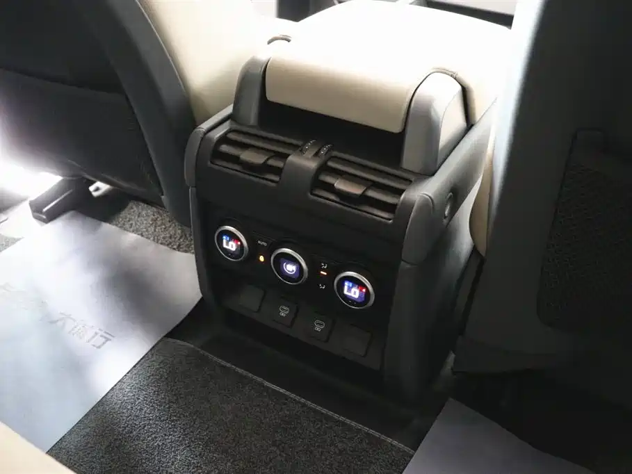 Land Rover Defender 2023 Model 90 3.0T P400 XS фото 20