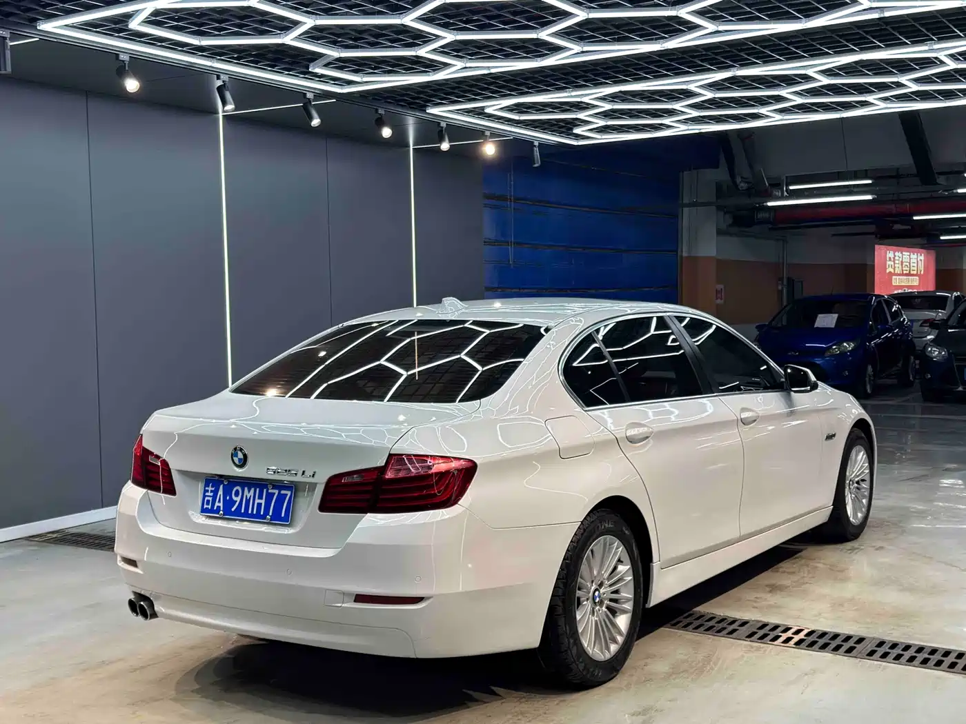 BMW 5 Series 2014 525Li Leading фото 9