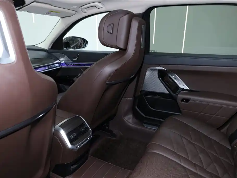 BMW 7 Series 2023 Model 735Li Luxury Package фото 20