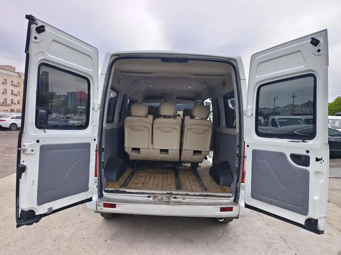 SAIC Maxus Xintu V80 2021 2.0T PLUS AMT Business Travel Edition Long Wheelbase Medium Roof 9 Seats фото 11