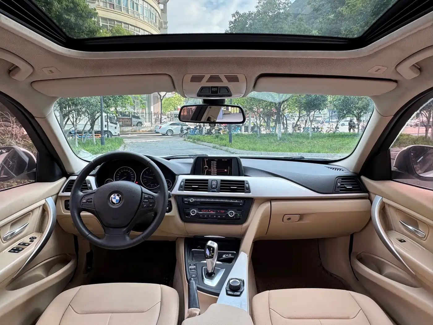 BMW 3 Series 2014 320Li Fashion фото 9