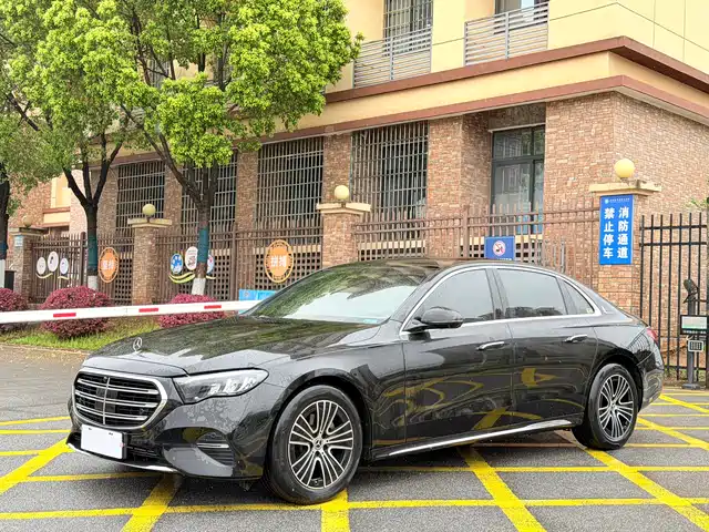 MERCEDES-BENZ E CLASS