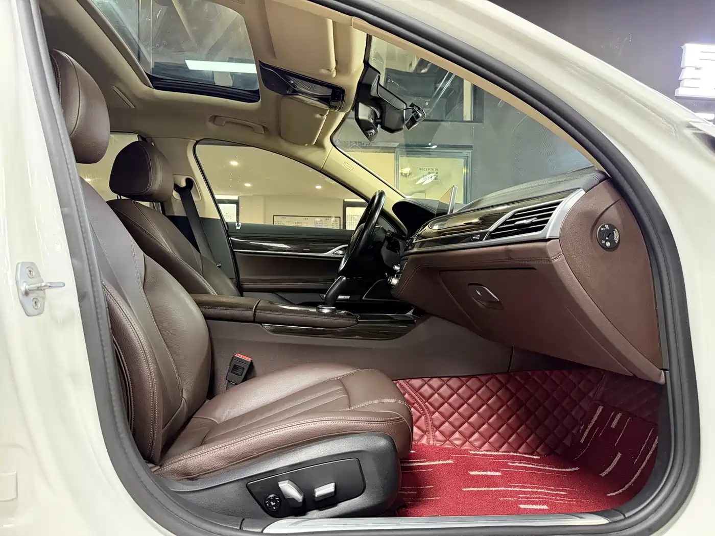 BMW 7 Series 2016 730Li Leading фото 9
