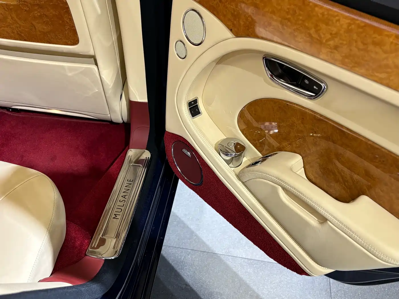Bentley Mulsanne 2013 6.8T Mulliner Special Edition фото 23