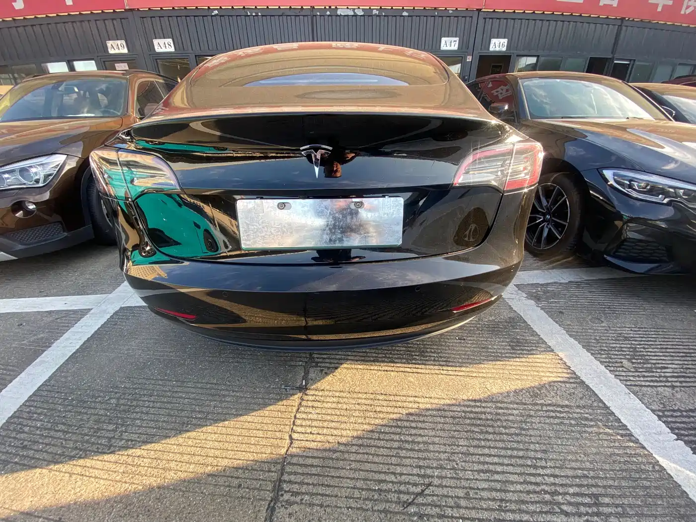 TESLA MODEL 3