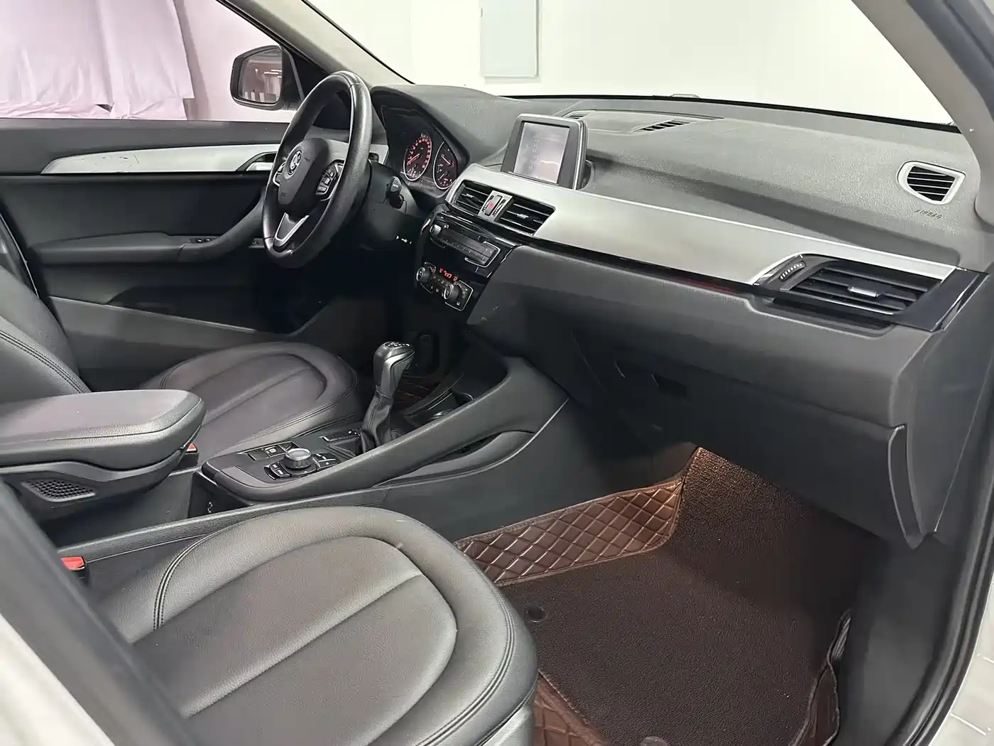 BMW X1 2016 sDrive18Li Premium Model фото 12