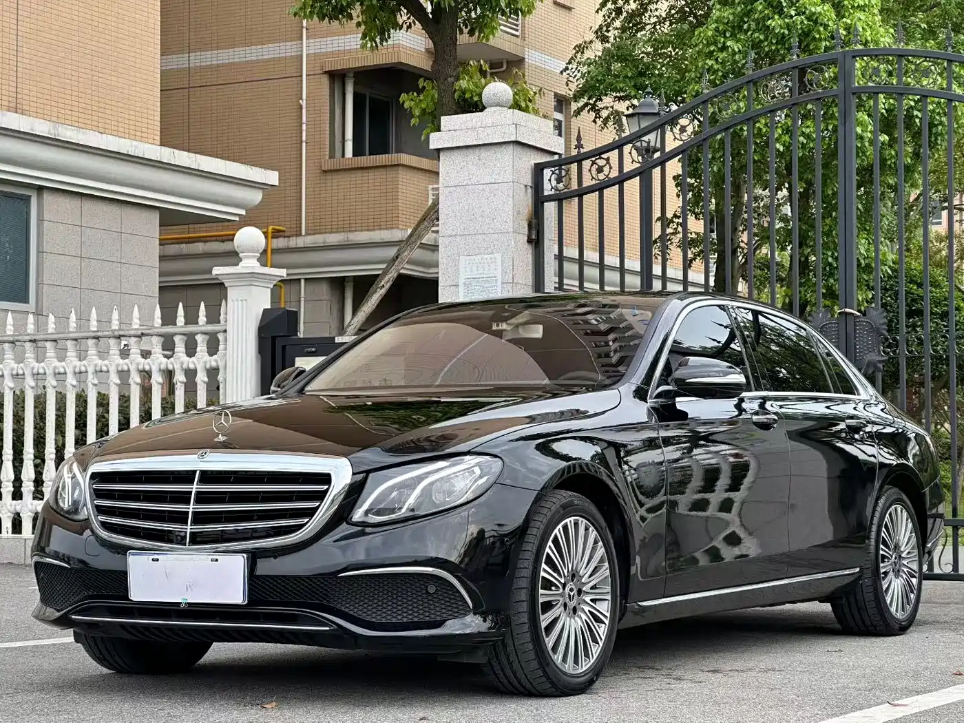 Mercedes-Benz E-Class 2020 E 300 L Fashion