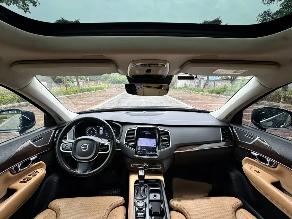 صورة 8 - Volvo XC90