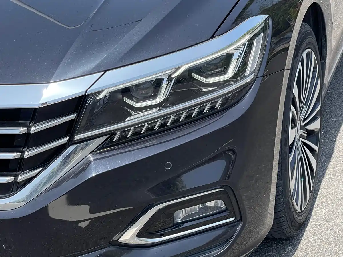 Volkswagen Passat 2019 330TSI Luxury Edition China VI фото 4