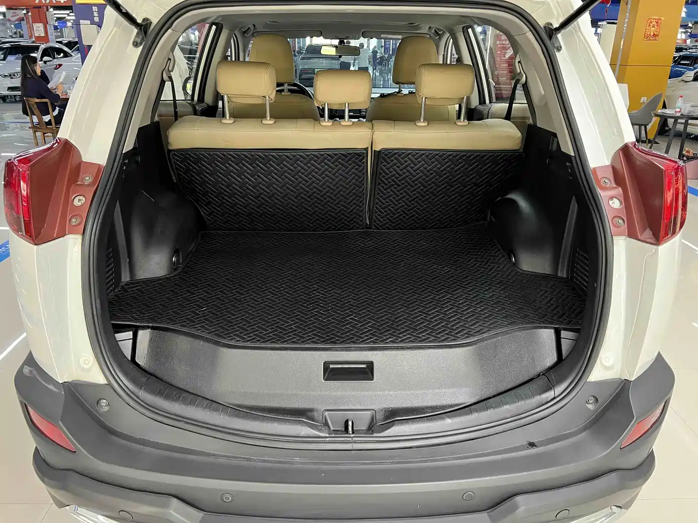 Toyota RAV4 Rongfang 2015 2.0L CVT 2WD Trend Edition фото 6
