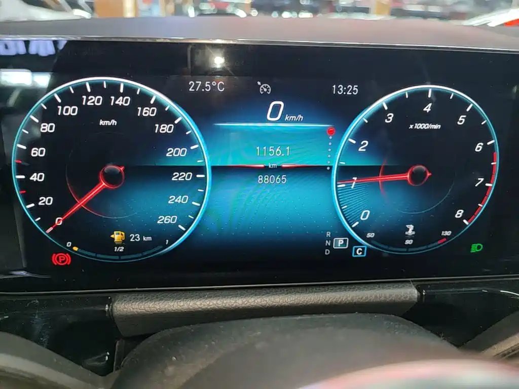MERCEDES-BENZ GLA