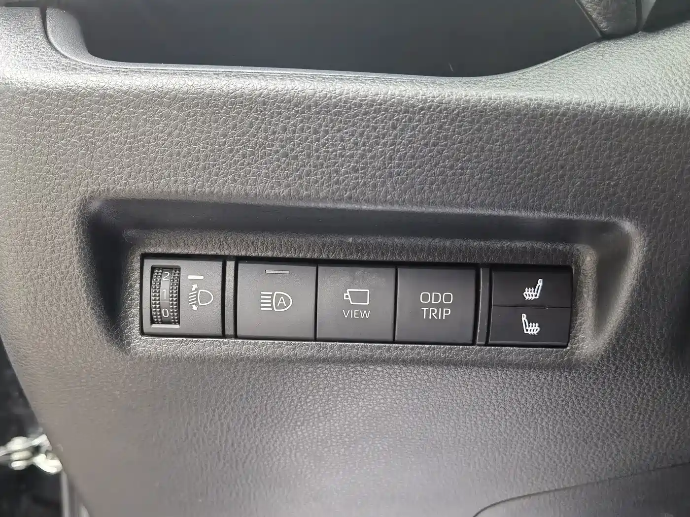 Toyota Wildlander 2023 2.0L CVT AWD Luxury PLUS фото 14