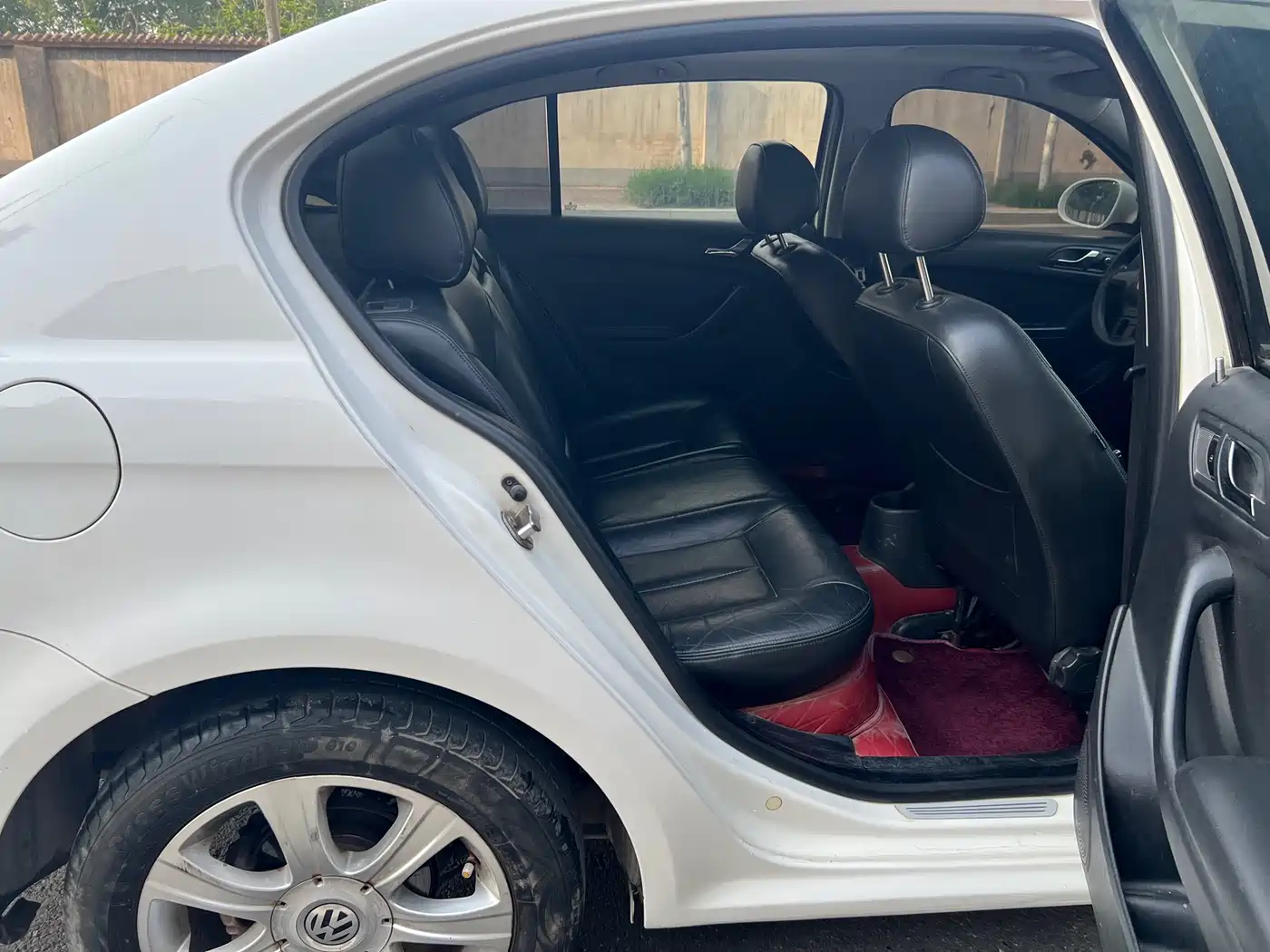 Volkswagen Lavida 2011 1.6L Automatic Pinxuan Edition фото 14