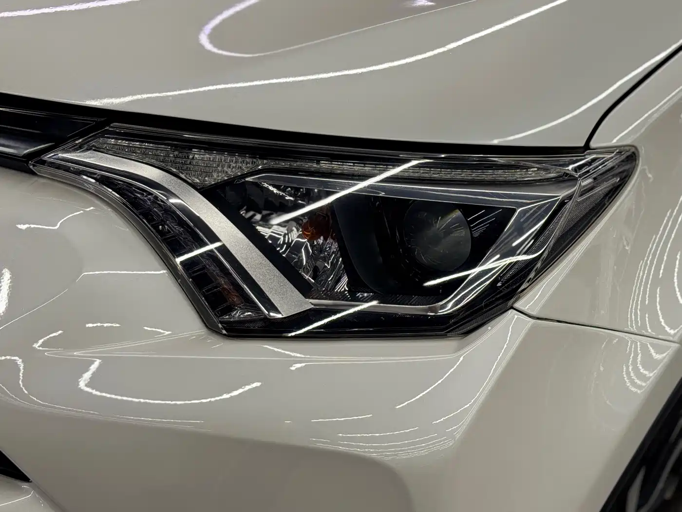 Toyota RAV4 Rongfang 2016 2.0L CVT 2WD Trend (China V) фото 8