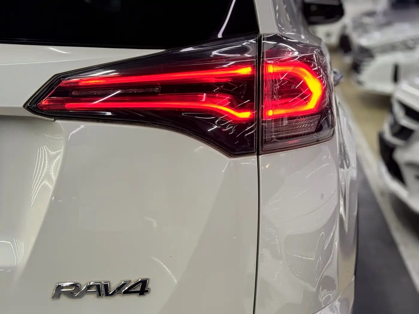 Toyota RAV4 Rongfang 2016 2.0L CVT 2WD Trend (China V) фото 7