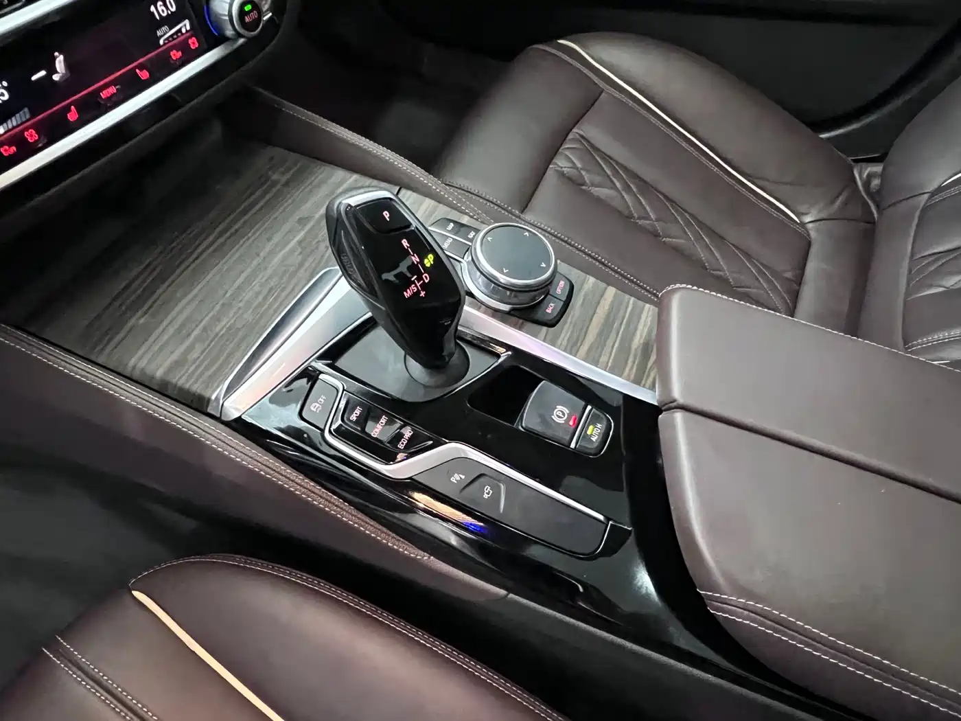BMW 5 Series 2019 530Li Premium Luxury Package фото 17