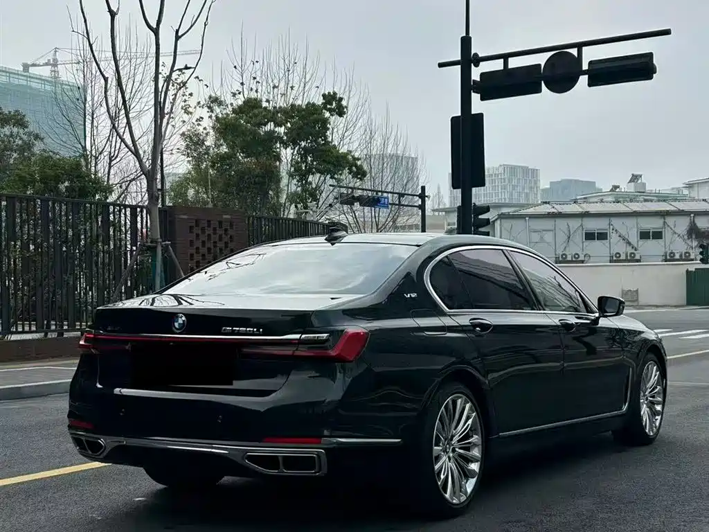 BMW 7 SERIES