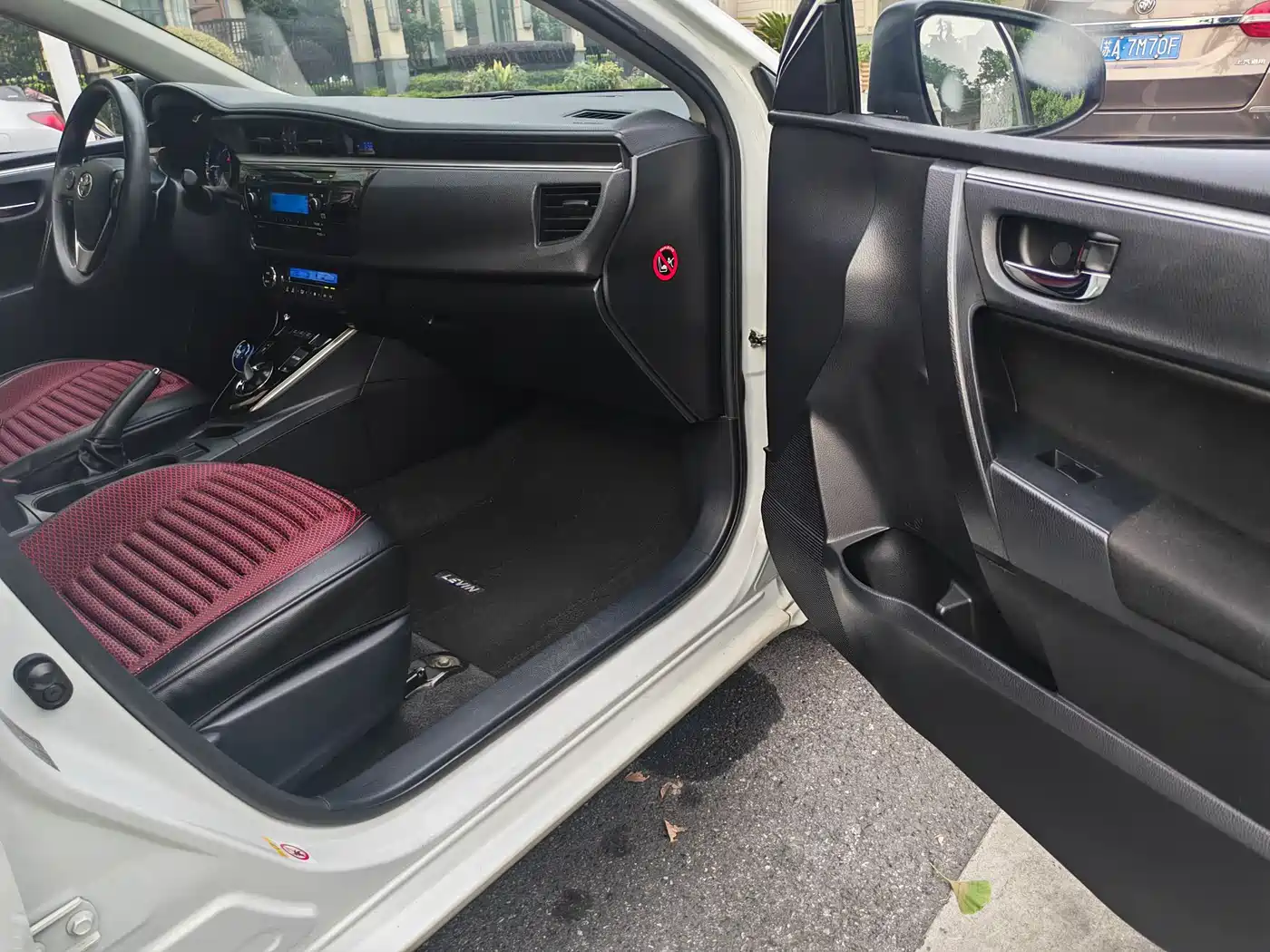 Toyota Levin 2016 Hybrid 1.8H GS E-CVT Elite Sunroof фото 17