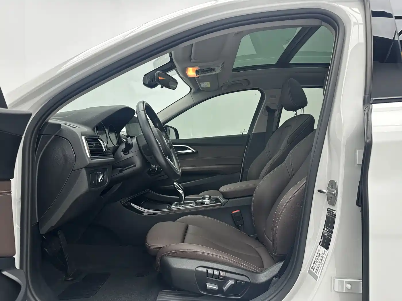 BMW 1 Series 2023 120i M Sport Shadow Edition фото 5
