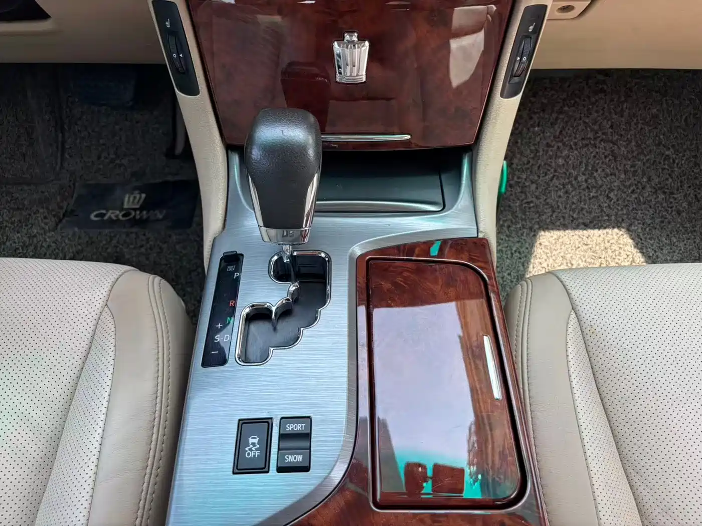 Toyota Crown 2012 2.5L Royal Leather Edition фото 12