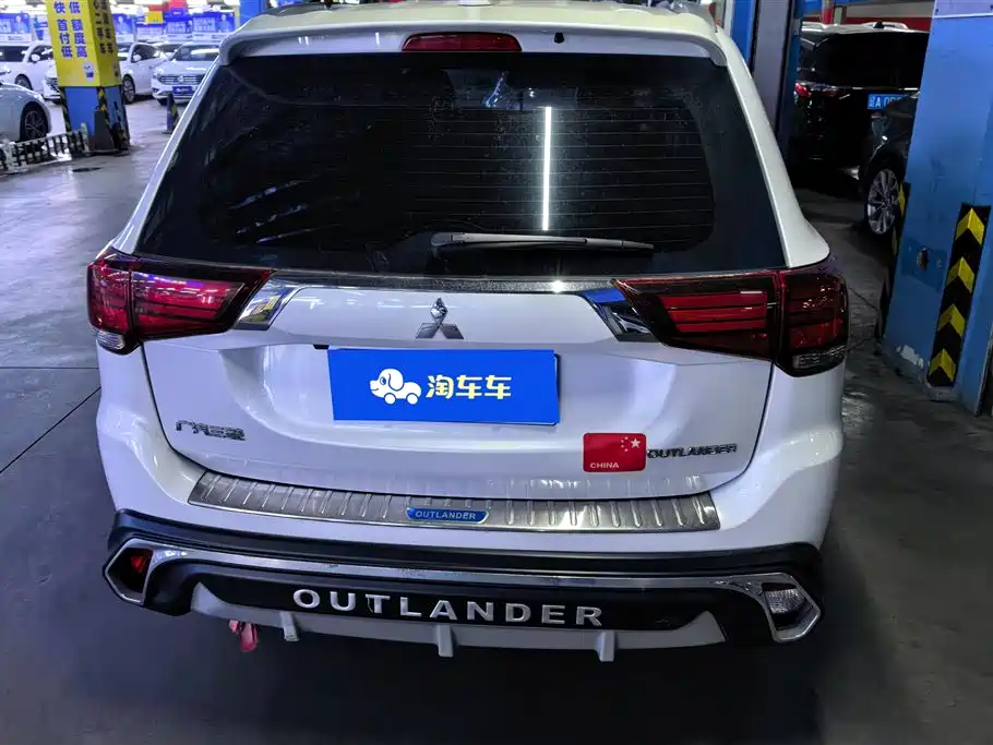MITSUBISHI OUTLANDER