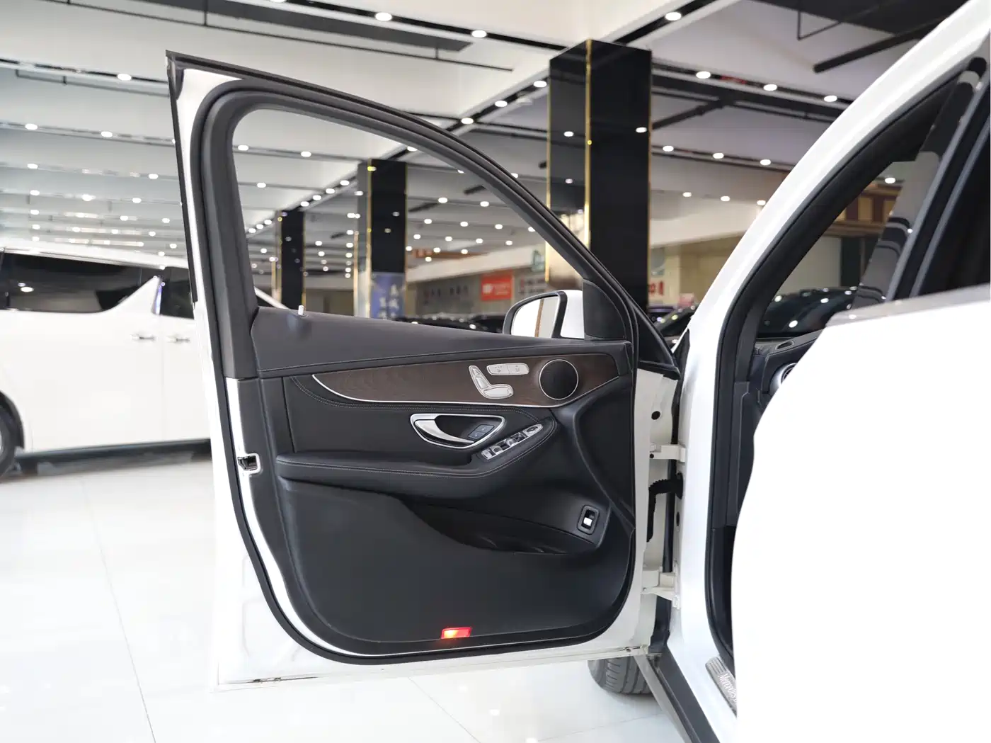 Mercedes-Benz GLC 2020 GLC 260 L 4MATIC Luxury фото 5